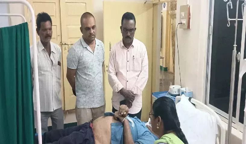 Singareni के एक कर्मचारी की ड्यूटी के दौरान हार्ट अटैक से मौत हो गई Singareni के एक कर्मचारी की ड्यूटी के दौरान हार्ट अटैक से मौत हो गई
