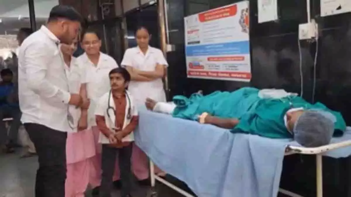 Dr. गणेश बरैया: बौनेपन के साथ जन्मे, लेकिन सपनों को दिया आसमान Dr. गणेश बरैया: बौनेपन के साथ जन्मे, लेकिन सपनों को दिया आसमान