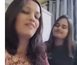 Bihar की महिला का वीडियो सोशल मीडिया पर वायरल, जाति आधारित मज़ाक पर बढ़ी प्रतिक्रियाएँ Bihar की महिला का वीडियो सोशल मीडिया पर वायरल, जाति आधारित मज़ाक पर बढ़ी प्रतिक्रियाएँ