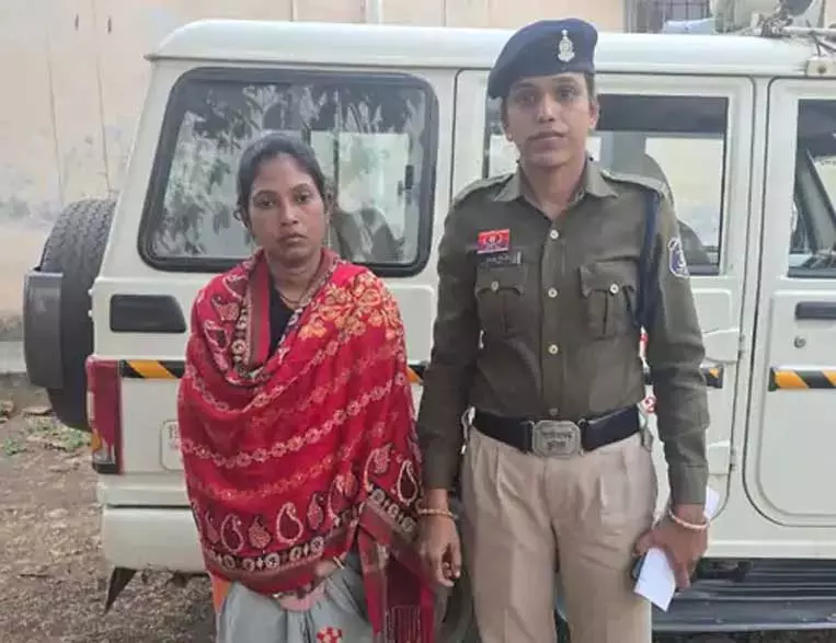 CG: सरकारी खातों से 26 लाख रुपए गबन, कनिष्ठ सचिवीय सहायक गिरफ्तार CG: सरकारी खातों से 26 लाख रुपए गबन, कनिष्ठ सचिवीय सहायक गिरफ्तार