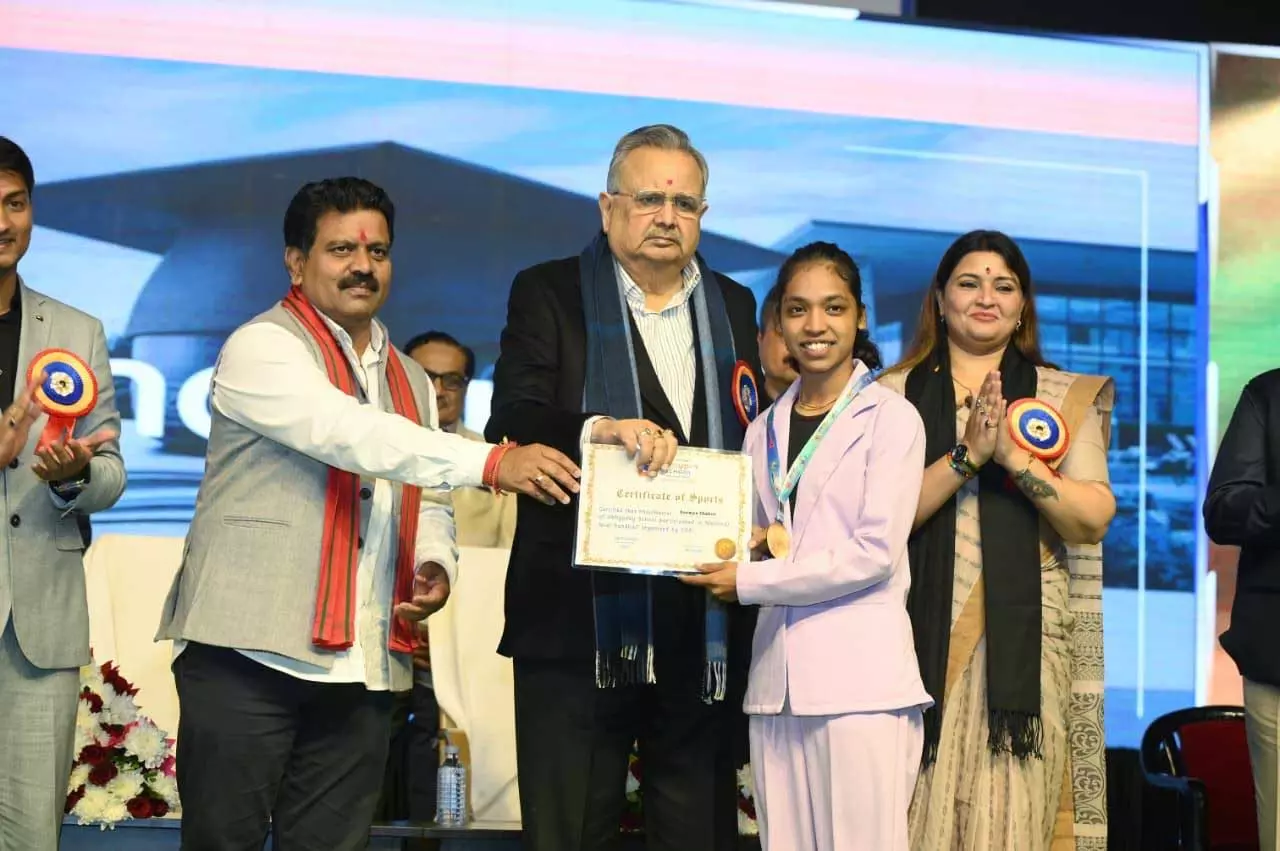 अभ्युदय स्कूल के 12वें वार्षिक उत्सव में मेधावी विद्यार्थियों को छात्रवृत्ति प्रदान अभ्युदय स्कूल के 12वें वार्षिक उत्सव में मेधावी विद्यार्थियों को छात्रवृत्ति प्रदान