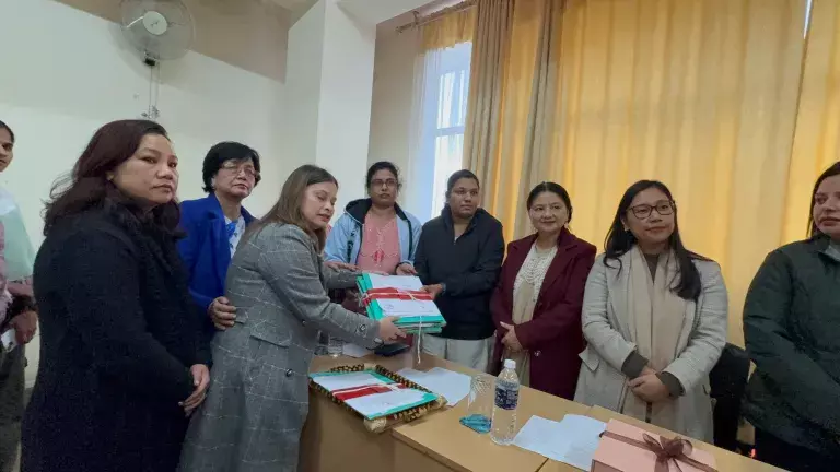 कर्नाटक से बचाई गई मेघालय की 24 लड़कियां शिलांग लौटीं