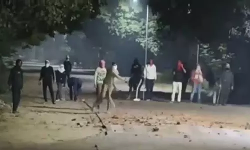 उपद्रवी स्टूडेंट्स ने विश्वविद्यालय कैंपस में जबरन किया हंगामा, फोर्स तैनात उपद्रवी स्टूडेंट्स ने विश्वविद्यालय कैंपस में जबरन किया हंगामा, फोर्स तैनात
