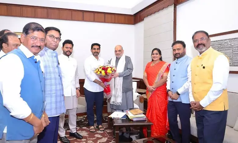 आंध्र प्रदेश ने तबाही के बाद पुनर्निर्माण के लिए 902 करोड़ रुपये की केंद्रीय मदद मांगी आंध्र प्रदेश ने तबाही के बाद पुनर्निर्माण के लिए 902 करोड़ रुपये की केंद्रीय मदद मांगी