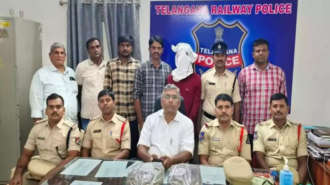 सिकंदराबाद रेलवे स्टेशन पर मारिजुआना के साथ एक आदतन अपराधी पकड़ा