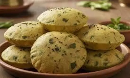 Aloo-Palak Puri: घर में ऐसे बनाएं फूली-फूली आलू-पालक पूरी Aloo-Palak Puri: घर में ऐसे बनाएं फूली-फूली आलू-पालक पूरी