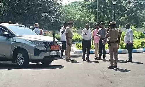करूर घटना: CBI मॉनिटरिंग टीम ने डिस्ट्रिक्ट मजिस्ट्रेट, IG, SP से पूछताछ की करूर घटना: CBI मॉनिटरिंग टीम ने डिस्ट्रिक्ट मजिस्ट्रेट, IG, SP से पूछताछ की