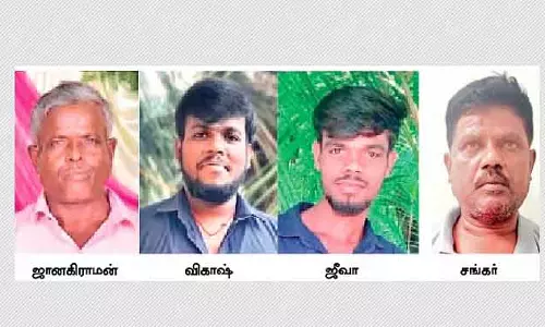 इलेक्ट्रिक फेंस में फंसने से पिता और दो बेटों की मौत; दूसरा बेटा गंभीर रूप से घायल, किराएदार गिरफ्तार इलेक्ट्रिक फेंस में फंसने से पिता और दो बेटों की मौत; दूसरा बेटा गंभीर रूप से घायल, किराएदार गिरफ्तार