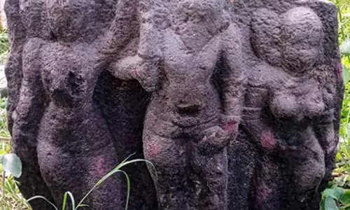 Tamil Nadu : 17वीं शताब्दी ईस्वी की पत्थर की मूर्ति मिली Tamil Nadu : 17वीं शताब्दी ईस्वी की पत्थर की मूर्ति मिली