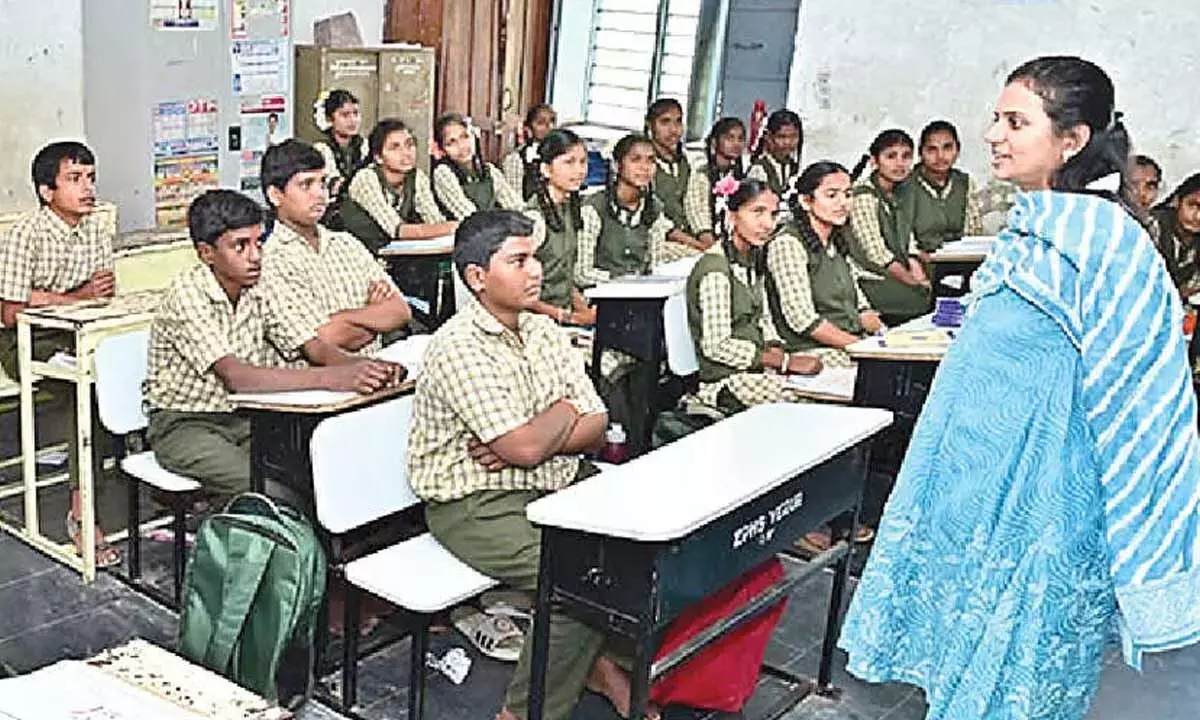 कलेक्टर ने चिप्पगिरी में स्कूल और स्वास्थ्य केंद्र का किया निरीक्षण कलेक्टर ने चिप्पगिरी में स्कूल और स्वास्थ्य केंद्र का किया निरीक्षण