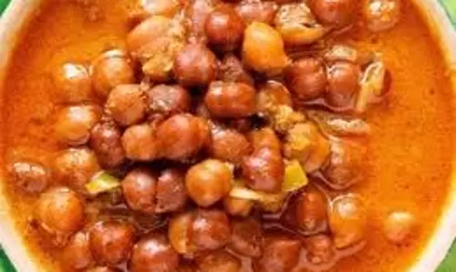 Kadala Curry : काले चने से बनाएं क्रीमी, मसालेदार और ट्रेडिशनल साउथ इंडियन कडाला करी Kadala Curry : काले चने से बनाएं क्रीमी, मसालेदार और ट्रेडिशनल साउथ इंडियन कडाला करी