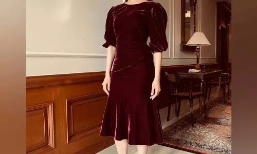 Outfits:क्रिसमस पार्टी की शुरू कर लें तैयारी, खरीदें ऐसे स्टाइलिश आउटफिट Outfits:क्रिसमस पार्टी की शुरू कर लें तैयारी, खरीदें ऐसे स्टाइलिश आउटफिट