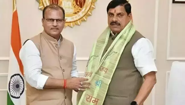 Bhopal: मुख्यमंत्री के लिए गढ़कुण्डार महोत्सव का विशेष निमंत्रण Bhopal: मुख्यमंत्री के लिए गढ़कुण्डार महोत्सव का विशेष निमंत्रण