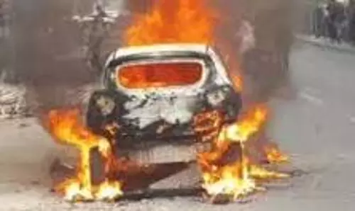 Haryana: खड़ी कार में लगी आग, मौके पर मचा हड़कंप Haryana: खड़ी कार में लगी आग, मौके पर मचा हड़कंप