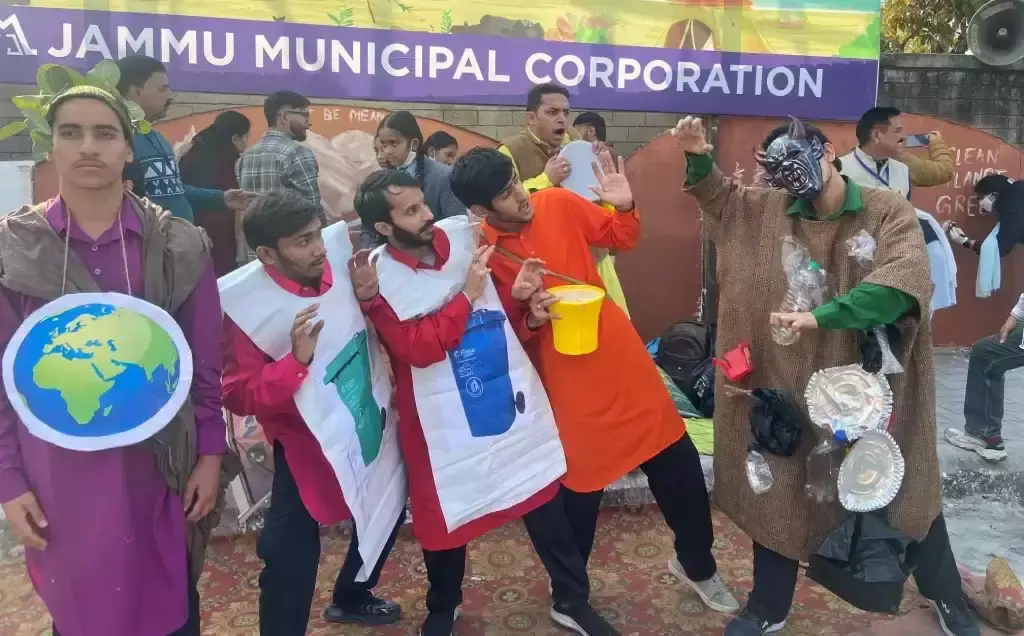 Jammu: नटरंग ने दी स्वच्छता की सीख, प्रस्तुत किया विशेष नाट Jammu: नटरंग ने दी स्वच्छता की सीख, प्रस्तुत किया विशेष नाट