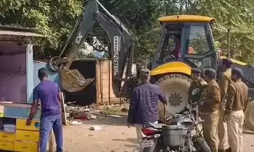 Bokaro: अतिक्रमित दुकानों को हटाने में नगर निगम की कार्रवाई Bokaro: अतिक्रमित दुकानों को हटाने में नगर निगम की कार्रवाई
