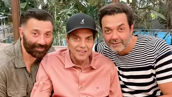 Dharmendra ,करोड़ों की पैतृक संपत्ति किसी और के नाम छोड़ गए