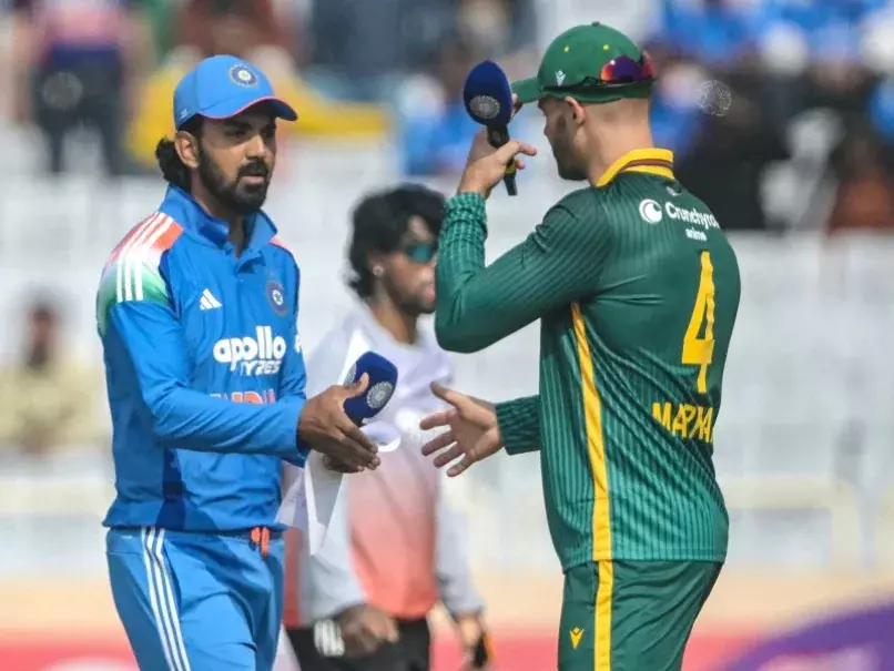 IND vs SA 2nd ODI LIVE स्कोर: रोहित बड़ी उपलब्धि के करीब, कोहली पर सबकी नज़र IND vs SA 2nd ODI LIVE स्कोर: रोहित बड़ी उपलब्धि के करीब, कोहली पर सबकी नज़र
