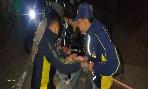 Uttarakhand:खाई में गिरा स्कूटी सवार  युवक घायल