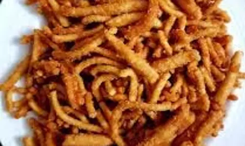 Gur Ki Sev Recipe: गुड़ और बेसन से बनाएं,सेव Gur Ki Sev Recipe: गुड़ और बेसन से बनाएं,सेव