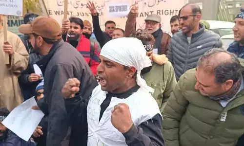 विकलांग एसोसिएशन ने J&K में डिसेबिलिटी एक्ट 2016 लागू करने की मांग को लेकर विरोध प्रदर्शन किया
