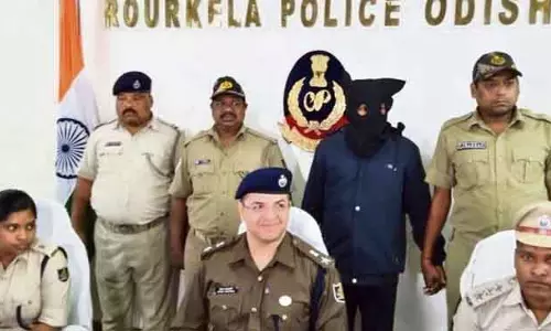 Rourkela में 35 तलवारें, 5 आग्नेयास्त्र जब्त Rourkela में 35 तलवारें, 5 आग्नेयास्त्र जब्त