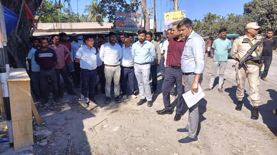 Assam : बारपेटा के डिप्टी कमिश्नर ने बड़े रोड प्रोजेक्ट्स पर सख्त क्वालिटी चेक के आदेश दिए Assam : बारपेटा के डिप्टी कमिश्नर ने बड़े रोड प्रोजेक्ट्स पर सख्त क्वालिटी चेक के आदेश दिए