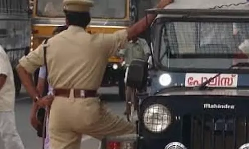 Alappuzha: स्कूली बच्चे के बैग से गोलियां मिलीं, केरल पुलिस ने जांच शुरू की Alappuzha: स्कूली बच्चे के बैग से गोलियां मिलीं, केरल पुलिस ने जांच शुरू की