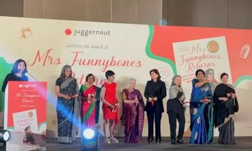 Twinkle Khanna ने मिसेज फनीबोन्स रिटर्न्स का अनावरण किया Twinkle Khanna ने मिसेज फनीबोन्स रिटर्न्स का अनावरण किया