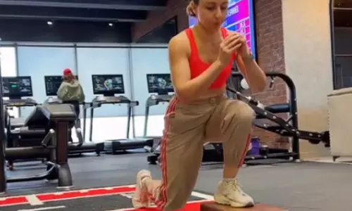 Soha Ali Khan ने ट्रेनर की ट्रेनिंग स्टाइल पर जताई चौंक