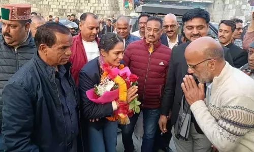 Himachal: कबड्डी वर्ल्ड कप जीतने के बाद लौटने पर भावना का सम्मान किया गया Himachal: कबड्डी वर्ल्ड कप जीतने के बाद लौटने पर भावना का सम्मान किया गया