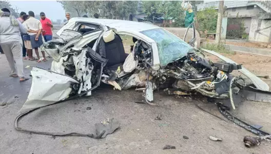 Telangana : खम्मम सड़क दुर्घटना में तीन युवकों की मौत Telangana : खम्मम सड़क दुर्घटना में तीन युवकों की मौत