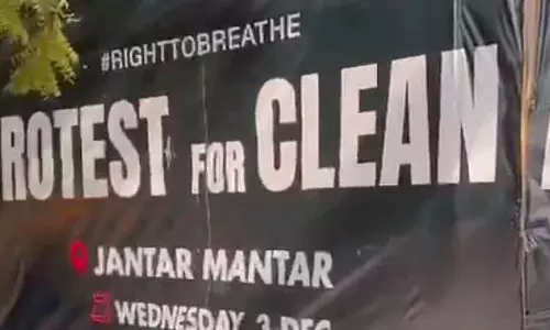 Delhi : प्रदूषण की समस्या के चलते छात्रों और नागरिकों ने विरोध प्रदर्शन किया और साफ़ हवा की मांग की