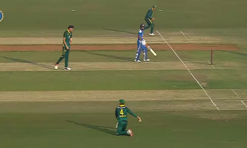 2ND ODI : टीम इंडिया का स्कोर 200 के पार 2ND ODI : टीम इंडिया का स्कोर 200 के पार