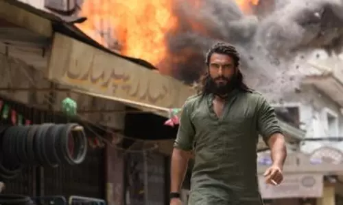 चार एक्शन डायरेक्टर्स और Ranveer Singh के साथ ‘धुरंधर’ का नया रिकॉर्ड चार एक्शन डायरेक्टर्स और Ranveer Singh के साथ ‘धुरंधर’ का नया रिकॉर्ड