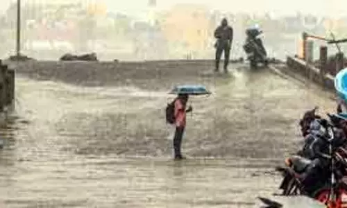 रेड अलर्ट कम होने के कारण दितवाह Chennai से दूर चला गया