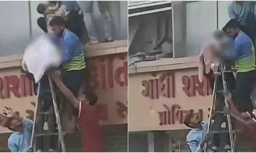 कई अस्पताल प्रभावित, Bhavnagar कॉम्प्लेक्स में लगी भीषण आग कई अस्पताल प्रभावित, Bhavnagar कॉम्प्लेक्स में लगी भीषण आग