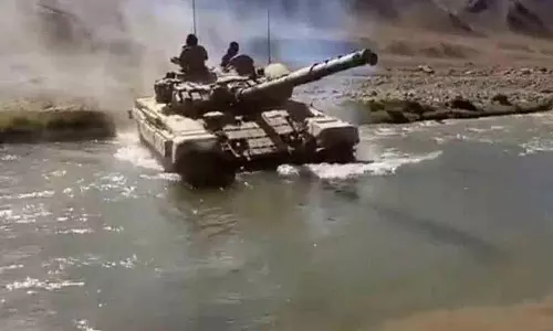 Rajasthan में रूटीन एक्सरसाइज के दौरान आर्मी का टैंक डूबने से सैनिक की मौत Rajasthan में रूटीन एक्सरसाइज के दौरान आर्मी का टैंक डूबने से सैनिक की मौत