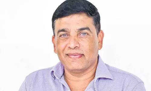 Dil Raju ने तोड़ी चुप्पी: अक्षय कुमार के साथ सिर्फ़ एक बॉलीवुड प्रोजेक्ट, बाकी सब अफ़वाहें