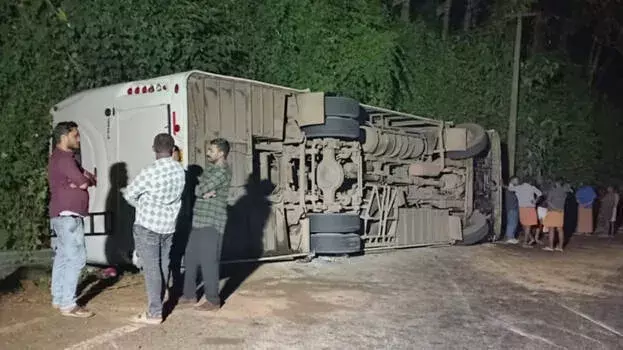 kerala: थोन्नाक्कल स्कूल की टूर बस दुर्घटना की नई जानकारी सामने आई kerala: थोन्नाक्कल स्कूल की टूर बस दुर्घटना की नई जानकारी सामने आई