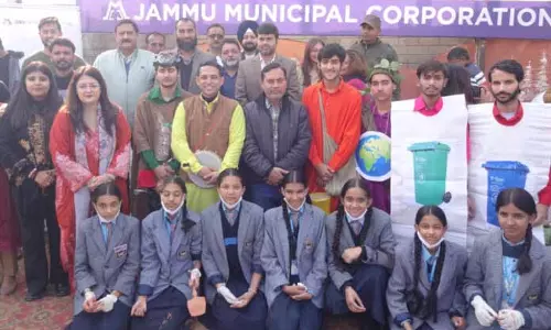 JMC ने ज्वेल चौक पर स्ट्रीट प्ले और वॉल आर्ट एक्टिविटी का आयोजन किया