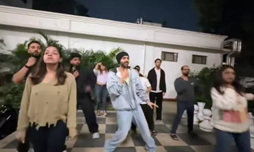 Kritika के संगीत के लिए कार्तिक आर्यन ने किया डांस प्रैक्टिस Kritika के संगीत के लिए कार्तिक आर्यन ने किया डांस प्रैक्टिस