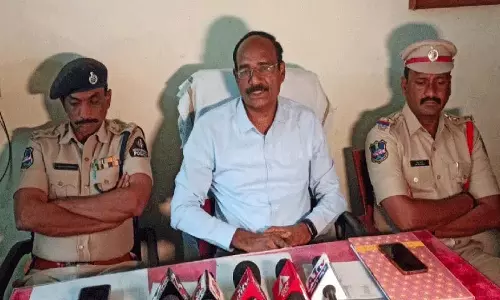 Rajapet गुरुकुल स्कूल के छात्रों के लिए अधिकारियों द्वारा काउंसलिंग
