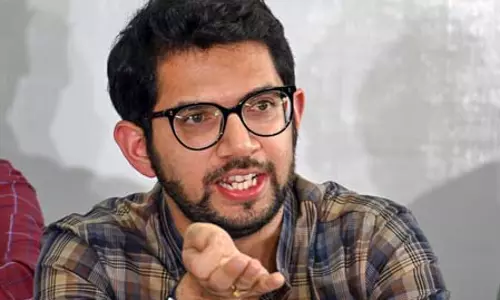 भारतीय करेंसी की रिकॉर्ड गिरावट पर आदित्य ठाकरे ने सरकार को घेरा