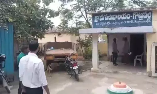 Peddemul Mandal में नामांकन दस्तावेज गायब Peddemul Mandal में नामांकन दस्तावेज गायब