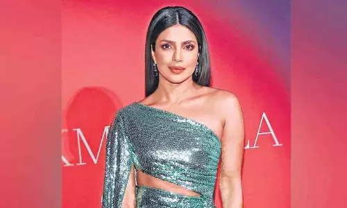 Priyanka Chopra ने एक और तेलुगु फिल्म साइन की.. फैंस के लिए डबल धमाका की गारंटी Priyanka Chopra ने एक और तेलुगु फिल्म साइन की.. फैंस के लिए डबल धमाका की गारंटी