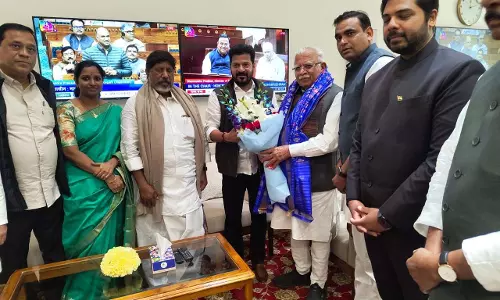 रेवंथ रेड्डी ने अफेयर्स मंत्री लाल खट्टर को Global Initiative में शामिल होने का आमंत्रण दिया रेवंथ रेड्डी ने अफेयर्स मंत्री लाल खट्टर को Global Initiative में शामिल होने का आमंत्रण दिया