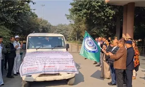 राष्ट्रीय लोक अदालत के प्रचार अभियान को मिली रफ्तार, जिला जज ने वाहनों को दिखाई हरी झंडी