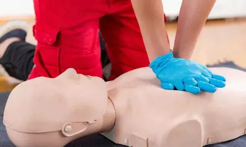 CPR क्या है, इसे कैसे करें और हार्ट स्ट्रोक के मरीजों के लिए इसके क्या फायदे हैं? CPR क्या है, इसे कैसे करें और हार्ट स्ट्रोक के मरीजों के लिए इसके क्या फायदे हैं?
