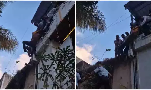 Pimpri-Chinchwad: फायर ब्रिगेड ने बिल्डिंग से कूदते युवक को बचाया Pimpri-Chinchwad: फायर ब्रिगेड ने बिल्डिंग से कूदते युवक को बचाया